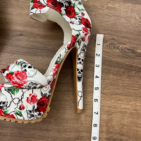 Ami Clubwear RARE Skull and Red Roses Platform Heels Sz 7 - Picture 6 of 15
